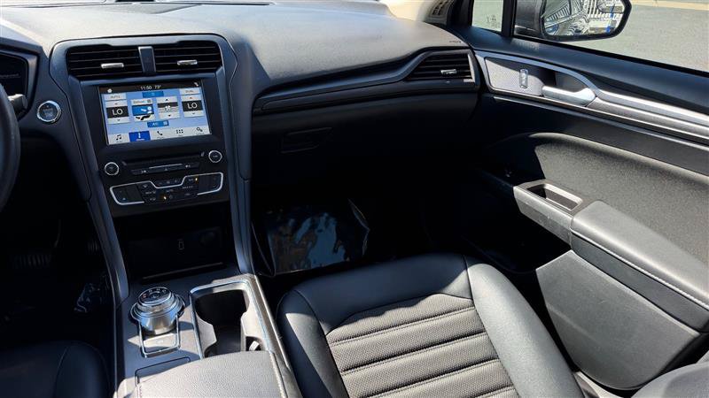 Used 2018 Ford Fusion SE w/ Equipment Group 201A FWD image 19