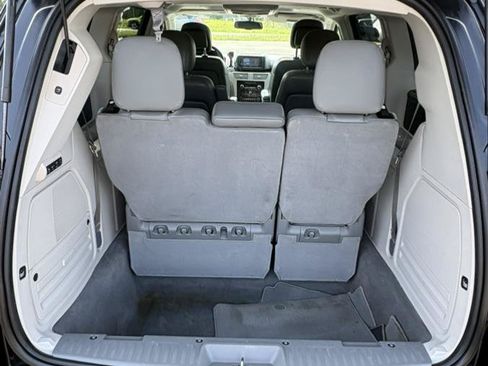 Used 2013 Volkswagen Routan SEL Premium FWD image 15