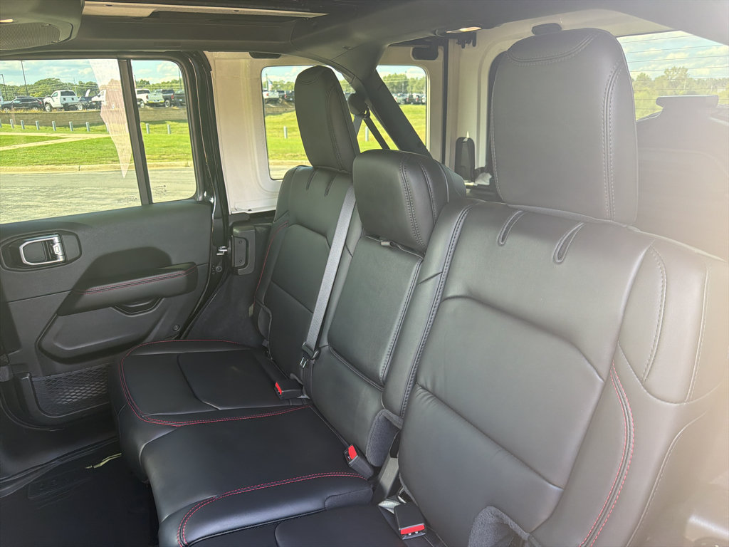 Used 2025 Jeep Wrangler Unlimited Rubicon AWD/4WD image 35