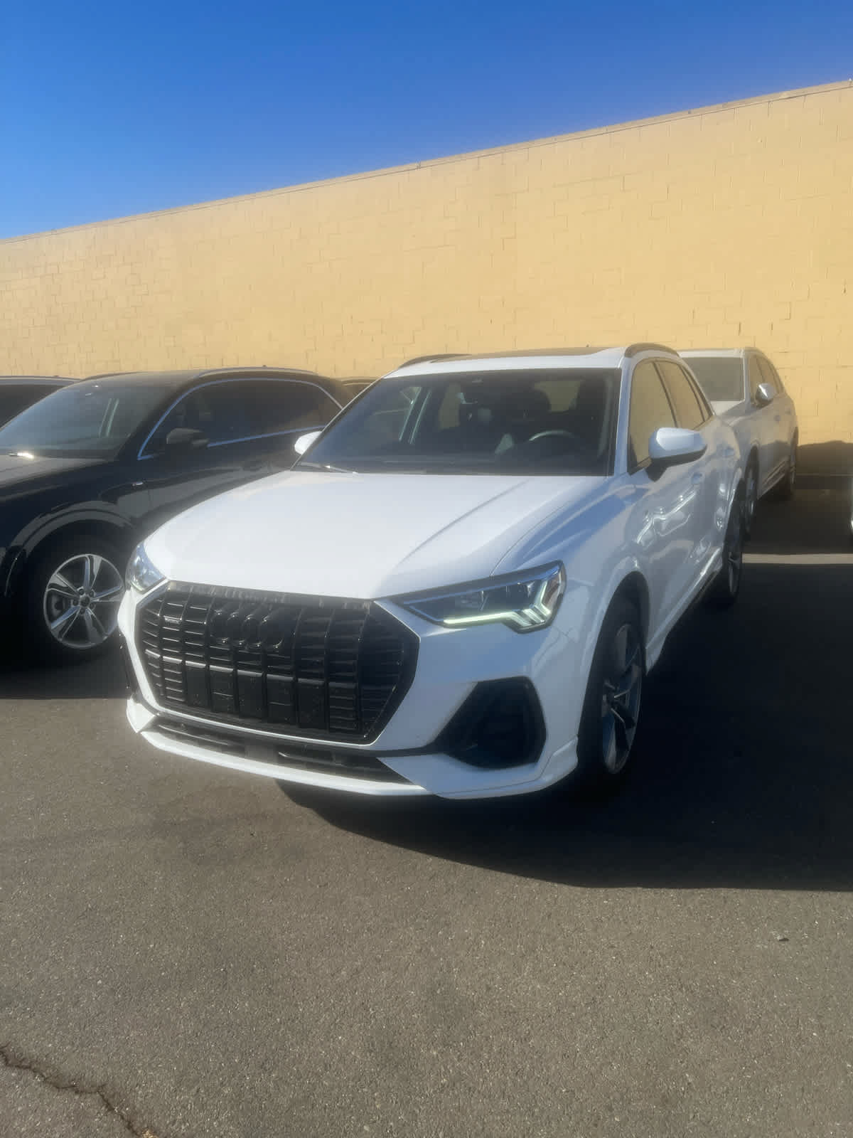 Used 2024 Audi Q3 2.0T Premium Plus w/ Premium Plus Package AWD/4WD image 3