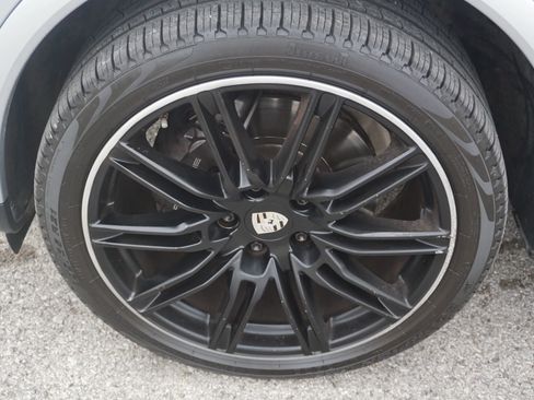 Used 2017 Porsche Cayenne Platinum Edition w/ Premium Package Plus (PJX) image 11