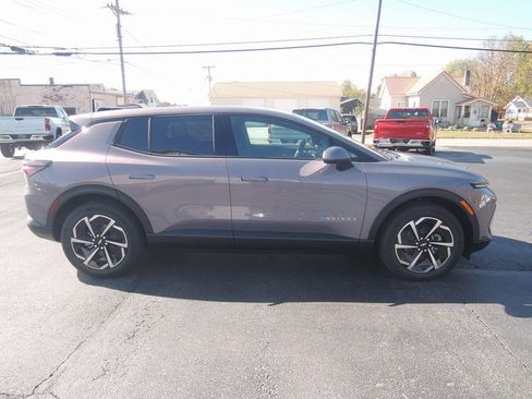 New 2026 Chevrolet Equinox EV LT image 2