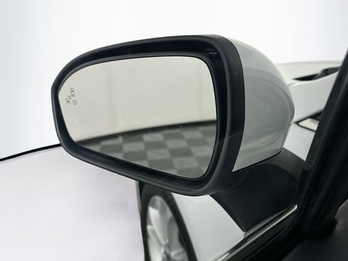 Used 2019 Ford Fusion SE image 16