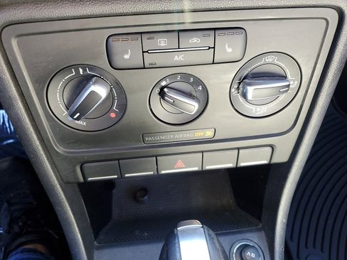 Used 2015 Volkswagen Beetle 1.8T image 35