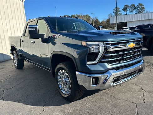 Used 2025 Chevrolet Silverado 2500 LTZ w/ LTZ Premium Package image 4