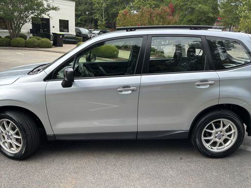 Used 2018 Subaru Forester 2.5i AWD/4WD image 7