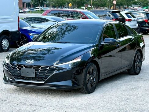 Used 2022 Hyundai Elantra SEL FWD image 2