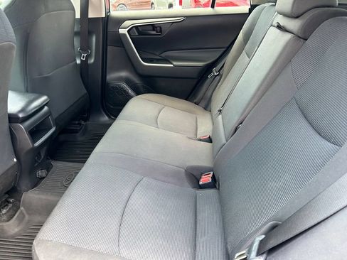 Used 2021 Toyota RAV4 LE FWD image 15