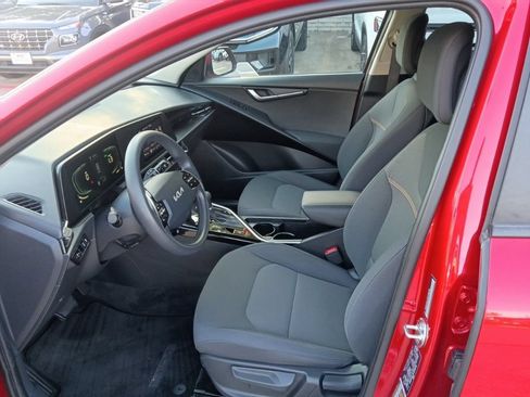 Used 2025 Kia Niro LX FWD image 4