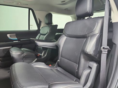 Used 2025 Ford Expedition Platinum AWD/4WD image 11