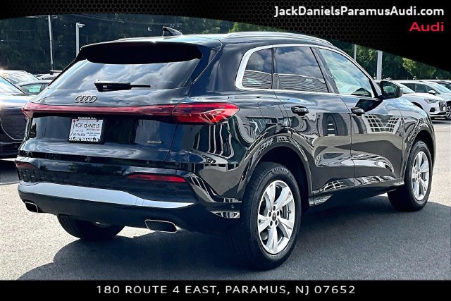 Used 2025 Audi Q5 Premium w/ Convenience Package AWD/4WD image 2