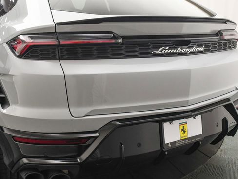 Used 2025 Lamborghini Urus SE image 23