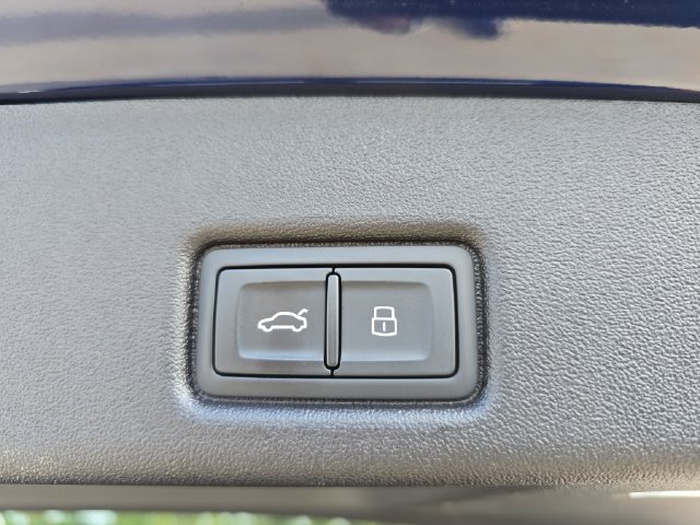 Used 2025 Audi Q5 Premium w/ Convenience Package AWD/4WD image 17