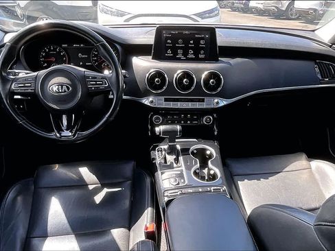 Used 2018 Kia Stinger Premium RWD image 10