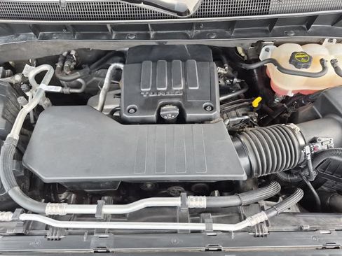 Used 2024 Chevrolet Silverado 1500 LT AWD/4WD image 18