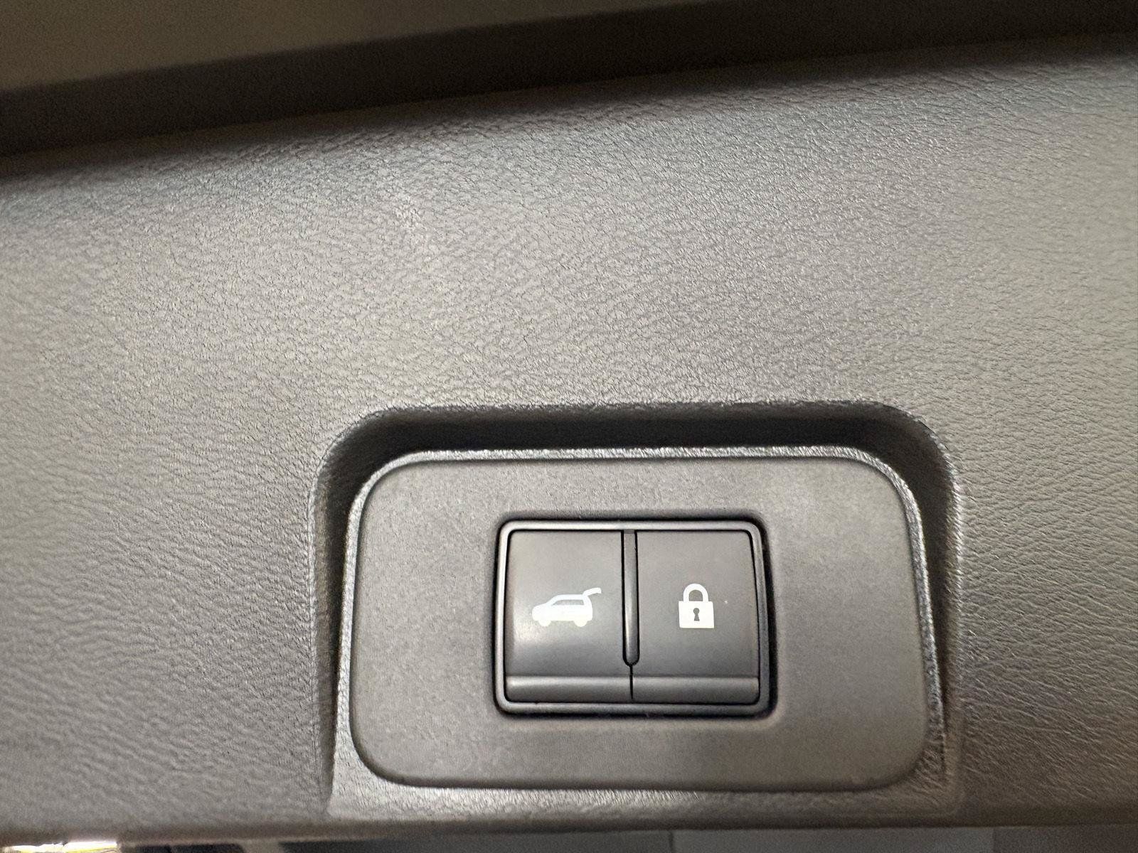 Used 2024 Nissan Rogue SV AWD/4WD image 19