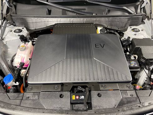 Used 2025 Hyundai Kona Limited FWD image 9