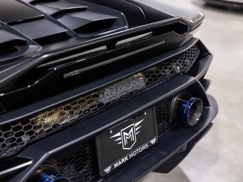 Used 2020 Lamborghini Huracan EVO image 15