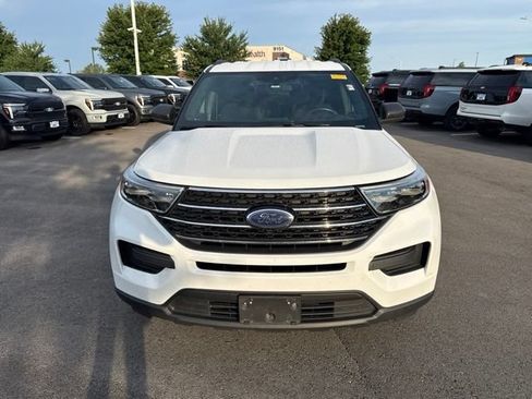 Used 2020 Ford Explorer XLT w/ Comfort Package AWD/4WD image 2