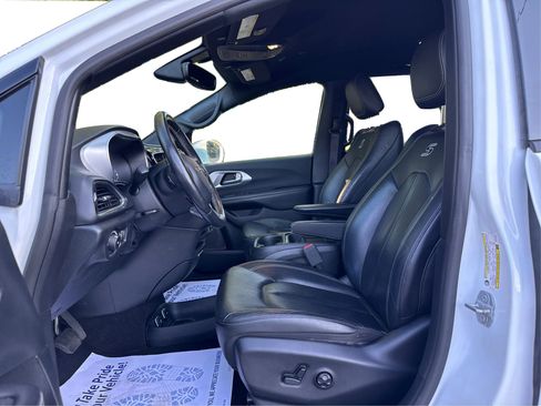 Used 2019 Chrysler Pacifica Touring-L w/ S Appearance Package image 11