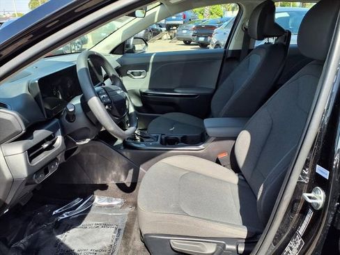 Used 2025 Kia K4 LXS image 12