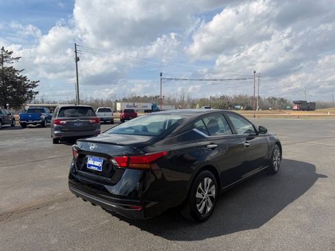 Used 2022 Nissan Altima 2.5 S FWD image 6