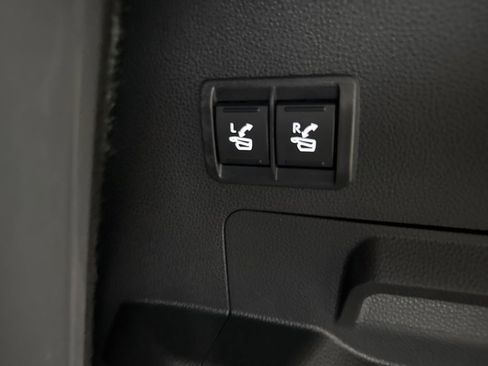 Used 2025 Toyota Sequoia Platinum AWD/4WD image 25