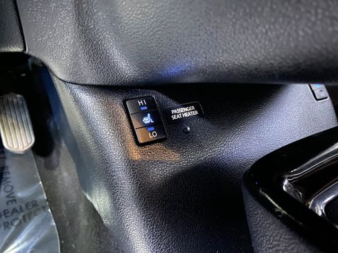 Used 2018 Toyota Prius Prime Premium FWD image 27