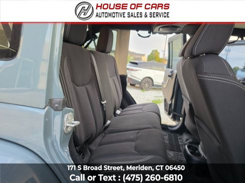 Used 2014 Jeep Wrangler Unlimited Sahara w/ Max Tow Package AWD/4WD image 37