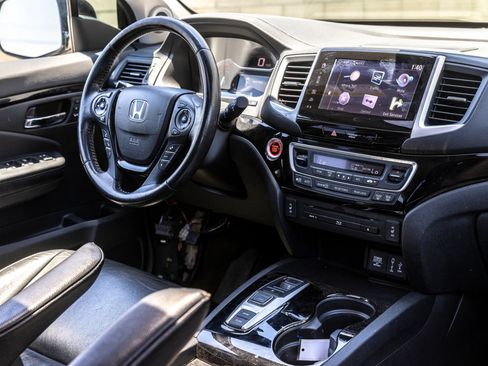 Used 2017 Honda Pilot Touring image 32