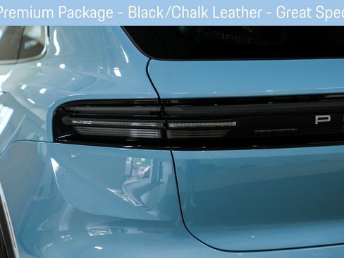 Used 2025 Porsche Macan 4S Electric AWD/4WD image 9