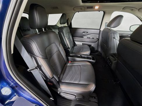 Used 2025 Nissan Pathfinder Platinum AWD/4WD image 28