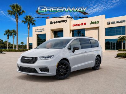 New 2026 Chrysler Pacifica Select w/ S Appearance Package