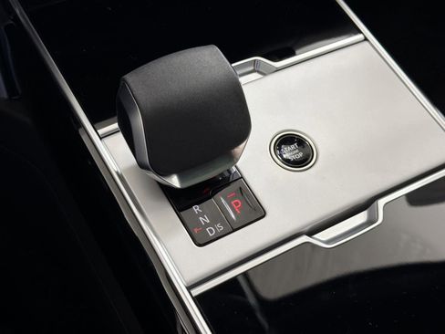 New 2026 Land Rover Range Rover Long Wheelbase SE image 16