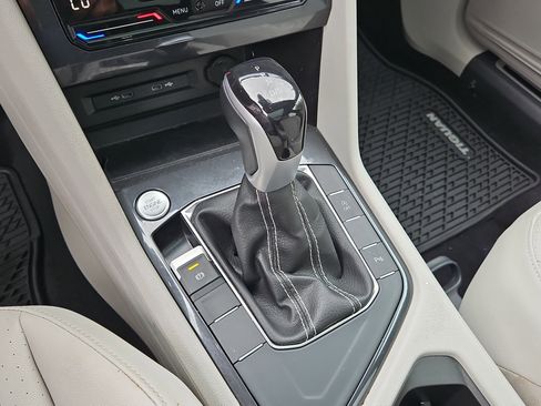 Used 2023 Volkswagen Tiguan SE R-Line image 18