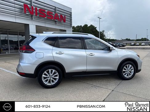 Used 2018 Nissan Rogue SV FWD image 9