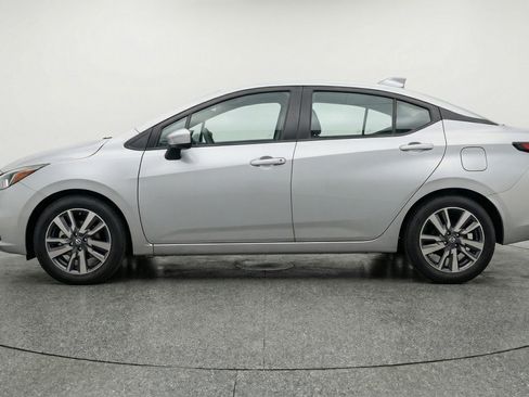 Used 2025 Nissan Versa SV image 5