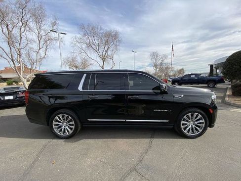 Used 2021 GMC Yukon XL Denali w/ Denali Ultimate Package image 2