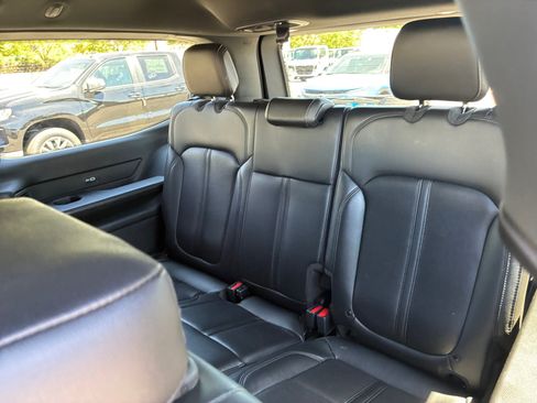Used 2025 Jeep Wagoneer 4WD image 25
