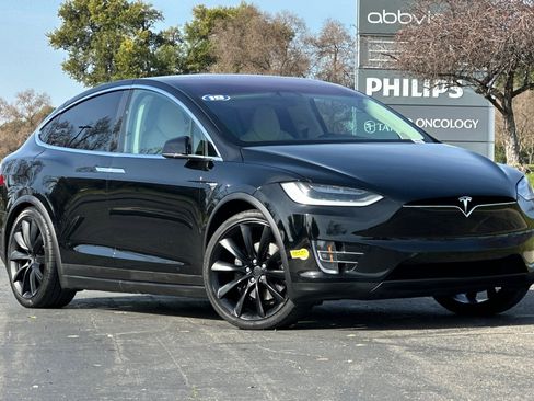 Used 2019 Tesla Model X Standard Range image 2