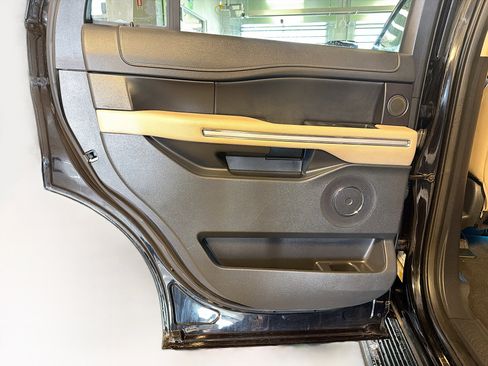 Used 2024 Ford Expedition Limited image 28