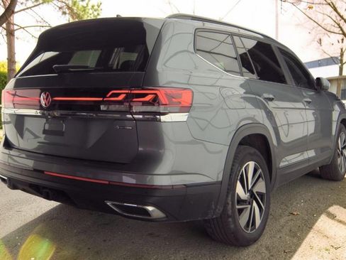 Used 2025 Volkswagen Atlas SE image 3