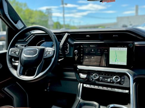 Used 2025 GMC Sierra 2500 Denali Ultimate AWD/4WD image 17