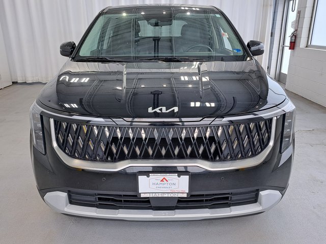 Used 2025 Kia Carnival FWD image 3