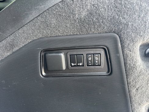 Used 2023 Cadillac Escalade Premium Luxury AWD/4WD image 15