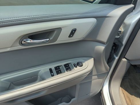Used 2015 Chevrolet Traverse LT FWD image 19