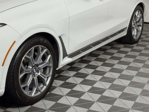 Used 2024 BMW X7 xDrive40i w/ Premium Package image 13