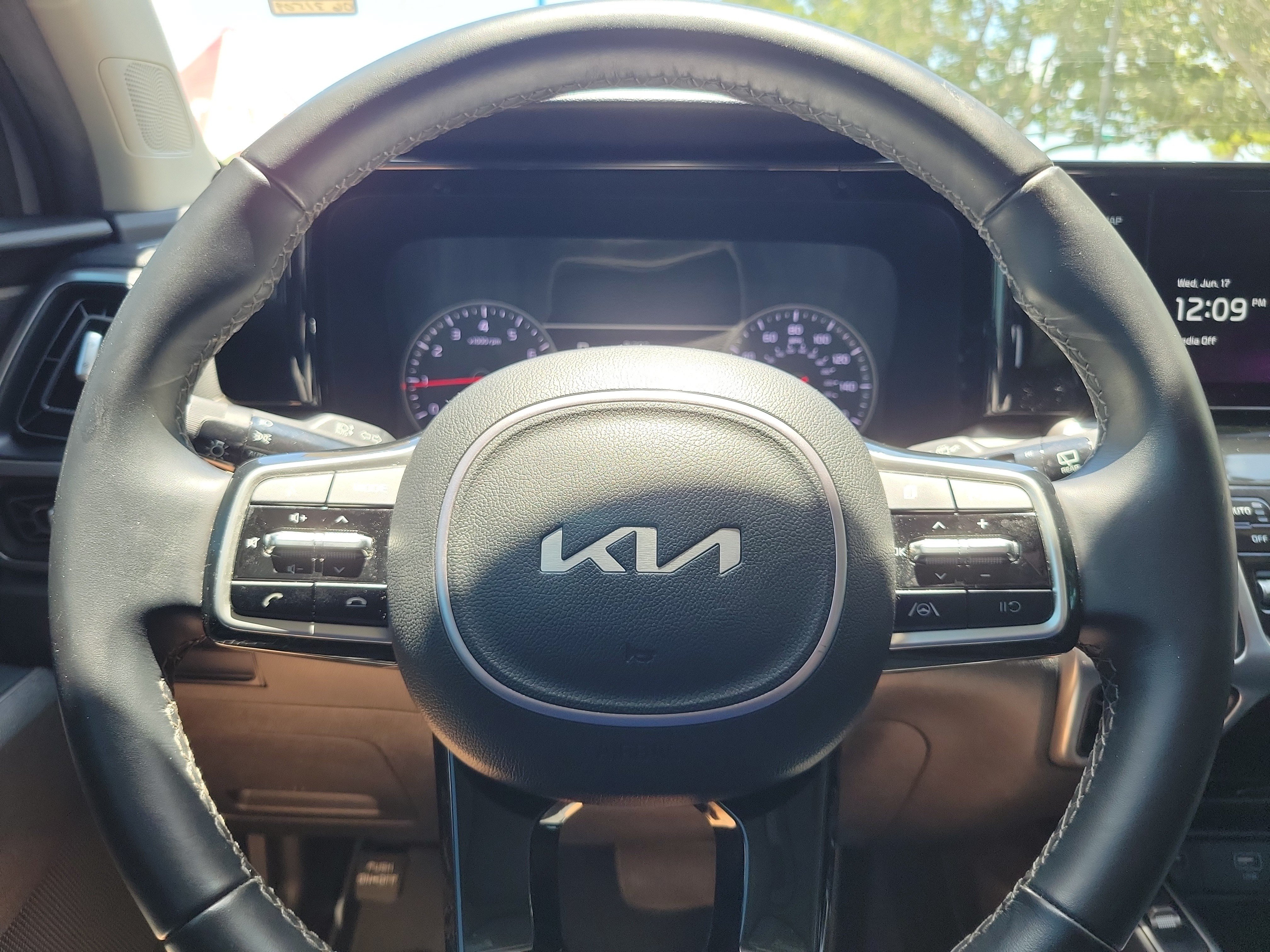 Used 2022 Kia Sorento S w/ Panoramic Sunroof Package AWD/4WD image 17