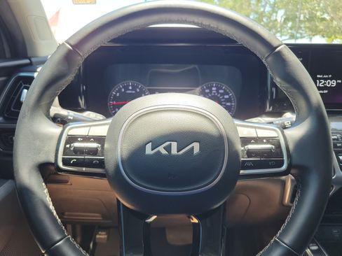 Used 2022 Kia Sorento S w/ Panoramic Sunroof Package AWD/4WD image 17