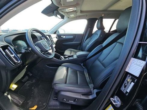 Certified 2025 Volvo XC40 B5 Plus image 5